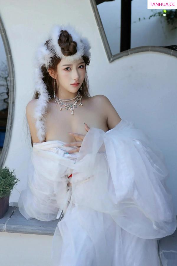   [XiuRen]高清写真图 2025.10.09 No.10843 金允希Yuki 低胸长裙第49张图片